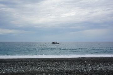 Fototapeta na wymiar Ship anchored by the beach 