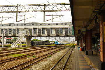 Obraz premium Train coming into the train station 