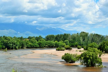 Río después de la crecida