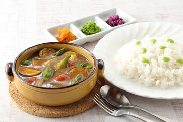 夏野菜カレー　三種の薬味付き