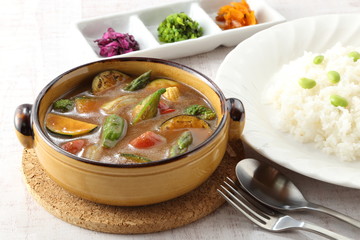 夏野菜カレー　三種の薬味付き