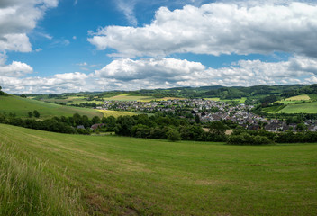 Fototapeta na wymiar Panorama Blick auf kleinen Ort Elspe im Sauerland