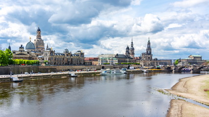 Obraz premium Dresden cityscape and Elbe river, Germany