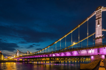 Obraz premium Sunset view of Krymsky Bridge (Crimean Bridge) in Moscow, Russia.