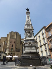 Obelisco di San Domenico a Napoli in Italia.