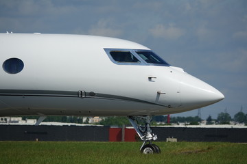 jet privé de coté au sol