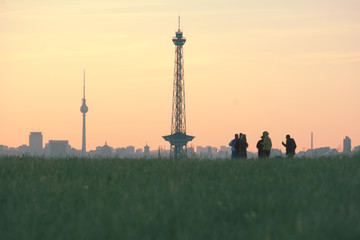 Fototapeta premium Sonnenaufgang über Berlin