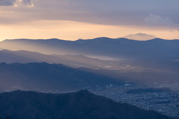 Fototapeta na wymiar 朝靄　日本の山々