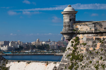 Fototapeta na wymiar The old Spanish colonial fort overlooking Havana Harbor