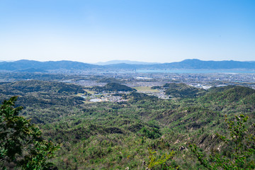 日本にある金勝山から見た琵琶湖周辺の広大な景色