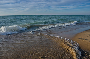 Fototapeta na wymiar Incoming Waves on Lake Michigan