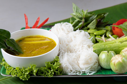 Rice Noodles in Southern Curry Sauce,Kanom Jeen Nam Ya Tai
