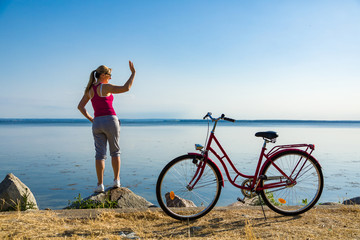 Fototapeta na wymiar Woman with bike at seaside