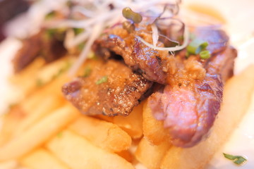 牛ハラミステーキとフライドポテト