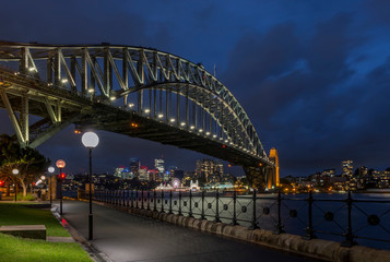 Obraz na płótnie Canvas Beautiful view of the Harbour Bridge and the bay of Sydney, Australia, in the blue hour light