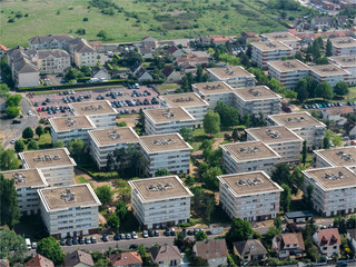 vue aérienne d'immeubles à Carrières-sous-Poissy dans les Yvelines en France