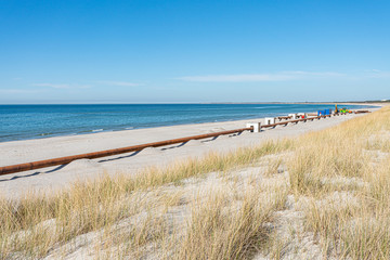 Strandaufspülung - Sand Spülleitung am Strand in Dierhagen-Neuhaus an der Ostsee