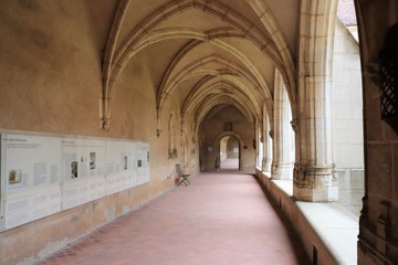 Fototapeta premium Monastère Royal de Brou - Le Cloître - Ville de Bourg en Bresse - Département de l'Ain - France
