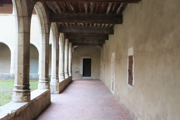 Fototapeta premium Monastère Royal de Brou - Le Cloître - Ville de Bourg en Bresse - Département de l'Ain - France