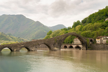 Fototapeta na wymiar Italy mountain bridge