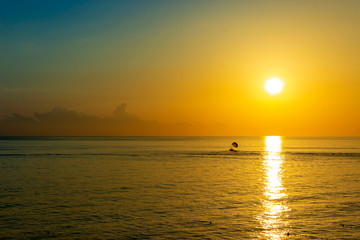 Obraz premium Beautiful sunset over dark sea. Summer background.