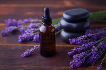 Obraz na płótnie Canvas Herbal oil and lavender flowers