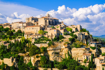 Fototapeta na wymiar Gordes, a small medieval town in Provence, France. Panoramic view on the top and ledges of the roof of this beautiful village.