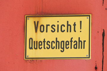 Fototapeta premium Schild Vorsicht Quetschgefahr
