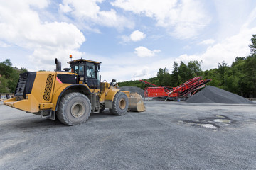 Engins dans une carrière de graviers