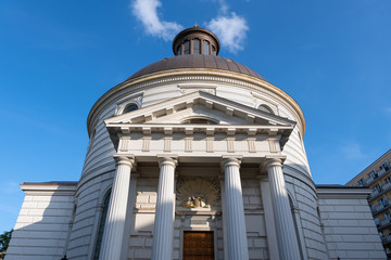 Fototapeta na wymiar Holy Trinity Church in Warsaw