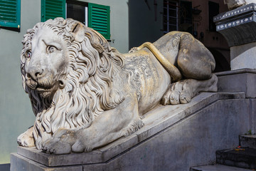 Crying lion in front of San Lorenzo cathedral in Genoa, Italy