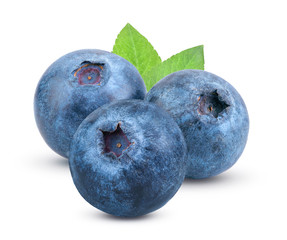 Obraz premium Fresh blueberry with leaf isolated on white background . full depth of field