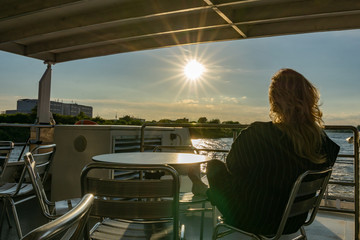 Flusskreuzfahrt mit der Weißen Flotte auf der Elbe bei Magdeburg