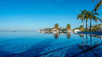Vue mer piscine débordement