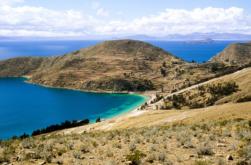 Landschaft am 3812 m hoch gelegenen und 178 Kilometer langen Titicacasee in Bolivien