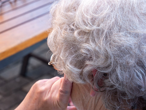 Graue Haare einer Alten Frau