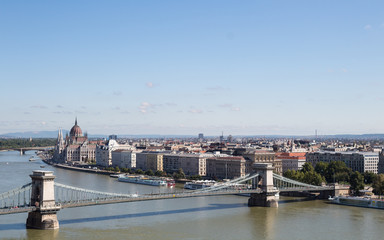 Fototapeta na wymiar Ponte delle Catene e Budapest dall'alto - Ungheria