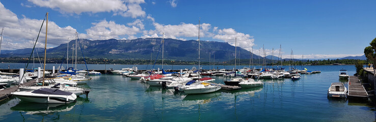 Fototapeta na wymiar Bienvenue sur le lac du Bourget en Savoie !