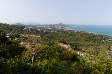 Fototapeta na wymiar Coastline view of island of Samui in Thailsand