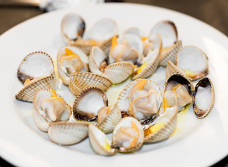 Steamed cockles dish