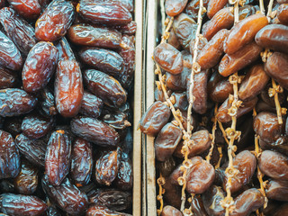 Several types of dates organized in a box