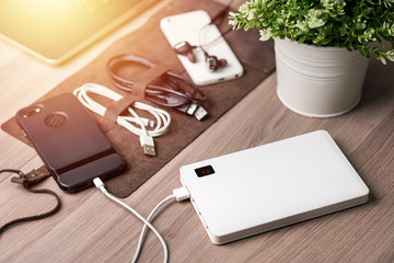charging smartphone with power bank