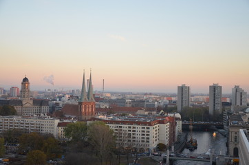 Fototapeta na wymiar Exterior view of Berliner Dom and central City