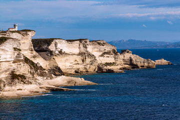 Kalkfelsen von Korsika mit Blick nach Sardinien
