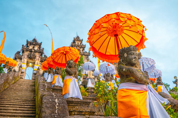 Ingericht voor de vakantie Galungan standbeeld van een Balinese tempel. Bali, Indonesië. Detailopname