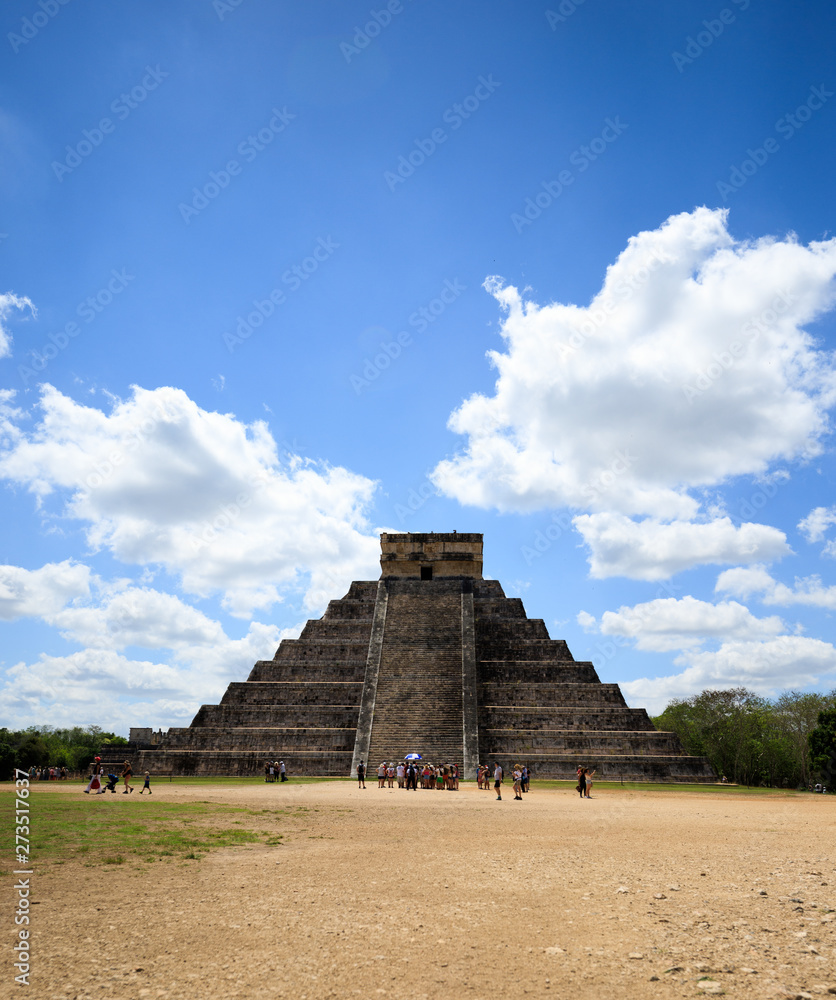 Wall mural a sunny day at chichen itza in mexico