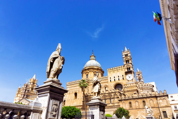 Fototapeta premium Sculptures in the Entrance of Palermo Cathedral in Palermo, Italy