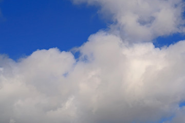 Fototapeta na wymiar A large cloud in a blue sky