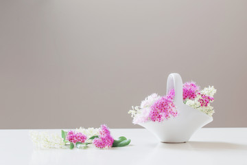 Obraz na płótnie Canvas summer flowers in vase on table