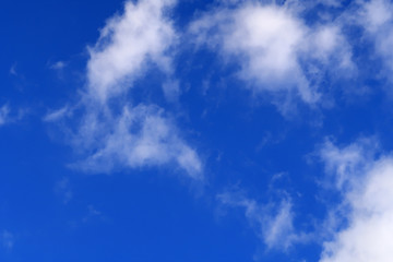 Obraz premium Whisps of clouds in a beautiful blue sky